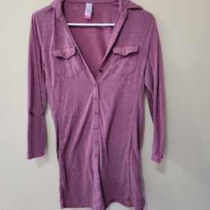 Top with quarter length sleeves.